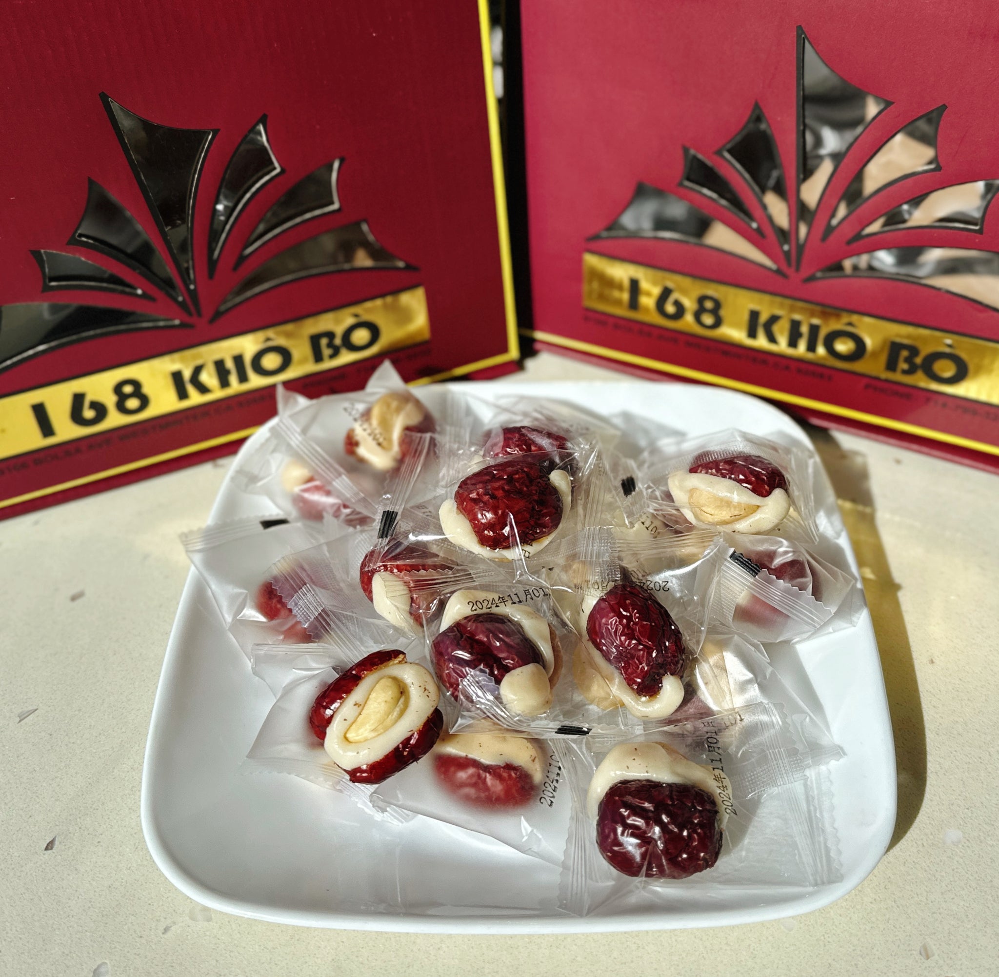 Táo đỏ kẹp sữa hạt